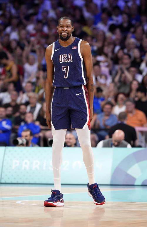 巴萨主场迎战安道尔！申格利亚率队冲击联赛第五胜 直播时间及观看指南（巴萨坐镇主场战安道尔，申格利亚领衔冲击联赛第5胜｜直播时间与观赛指南）