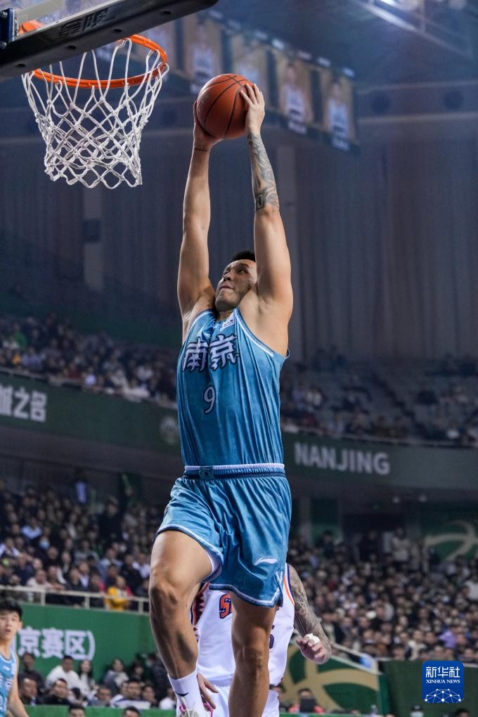 米兰客战都灵首发：莫德里奇领衔，莱奥、恩昆库先发（米兰客场对阵都灵首发公布：莫德里奇压阵，莱奥与恩昆库同先发）