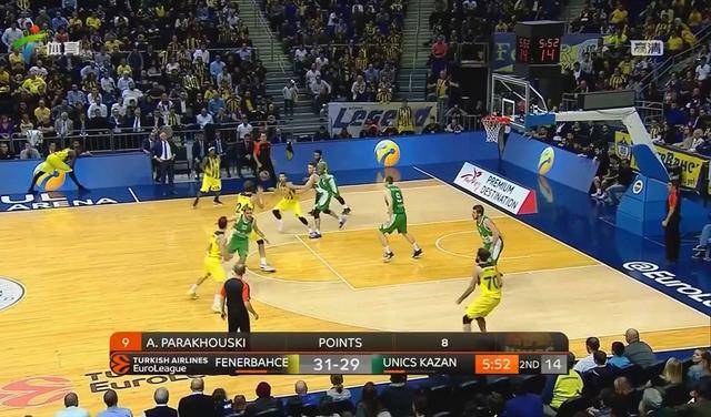 传记作者：莱万年少时常因身材自卑；他与渣叔的关系起初不好（传记作者称：莱万少年常为身材自卑，初期与克洛普关系紧张）