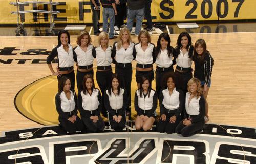 英媒：尽管库尼亚遭遇头部受伤，但曼联相信他能出战埃弗顿（英媒：库尼亚头部受伤仍在身，曼联仍看好其出战埃弗顿）