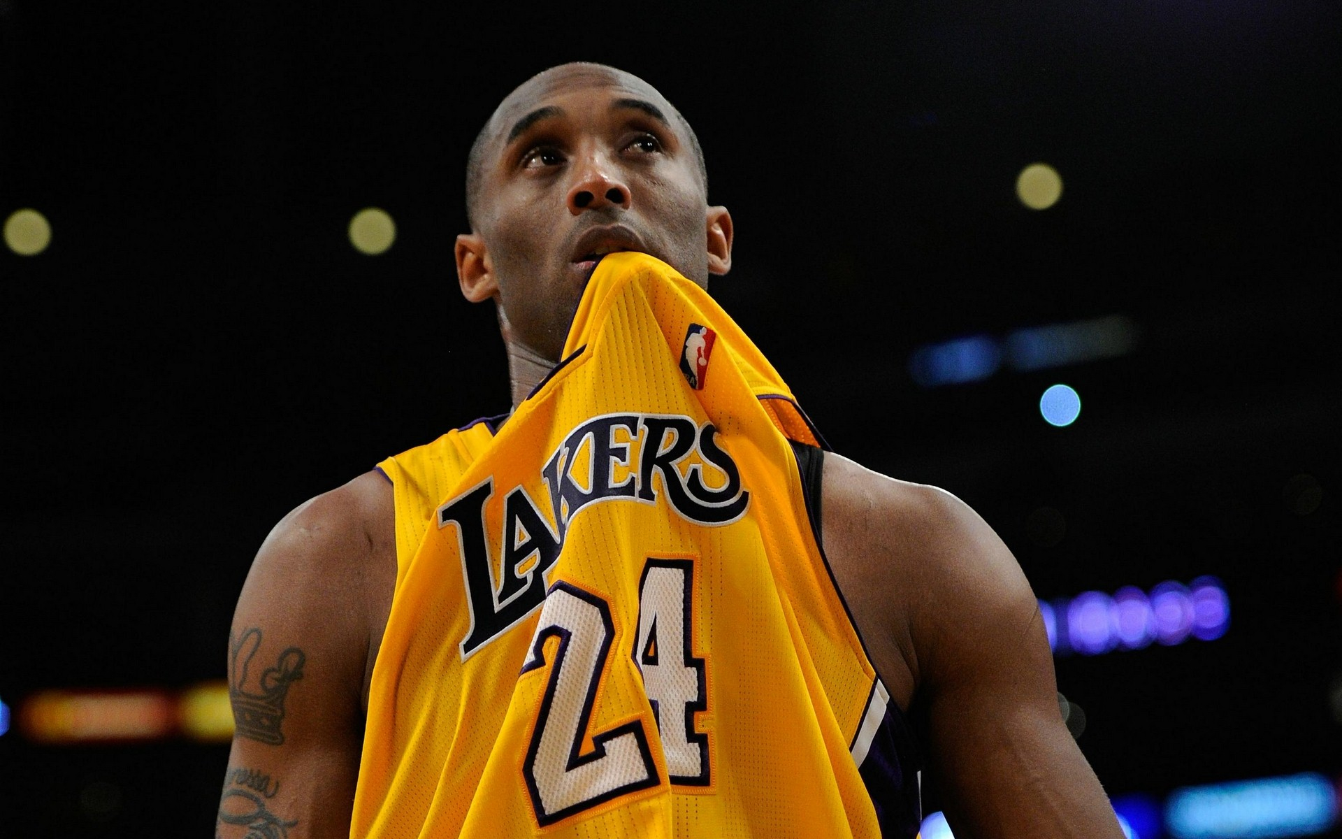 邮报评曼联近5年引援TOP30：姆伯莫第1，C罗第4，桑乔垫底（曼联近五年引援30强榜出炉：《邮报》评姆伯莫登顶，C罗第4，桑乔垫底）