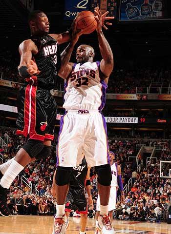 德天空：拜仁可能与格纳布里续约至2028年，但薪水会降低（德天空称：拜仁或将与格纳布里续约至2028年，薪资将下调）