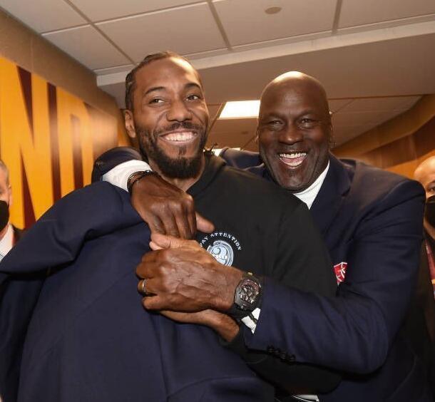 八段锦第二式左右开弓似射雕动作分解，手把手教学（八段锦第二式左右开弓似射雕详解：动作拆解与手把手教学）