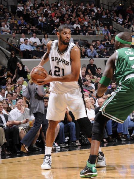 与皇马一役59916人入场观赛，创利物浦队史欧战主场新高（对阵皇马之战59916人到场，刷新利物浦欧战主场观赛纪录）